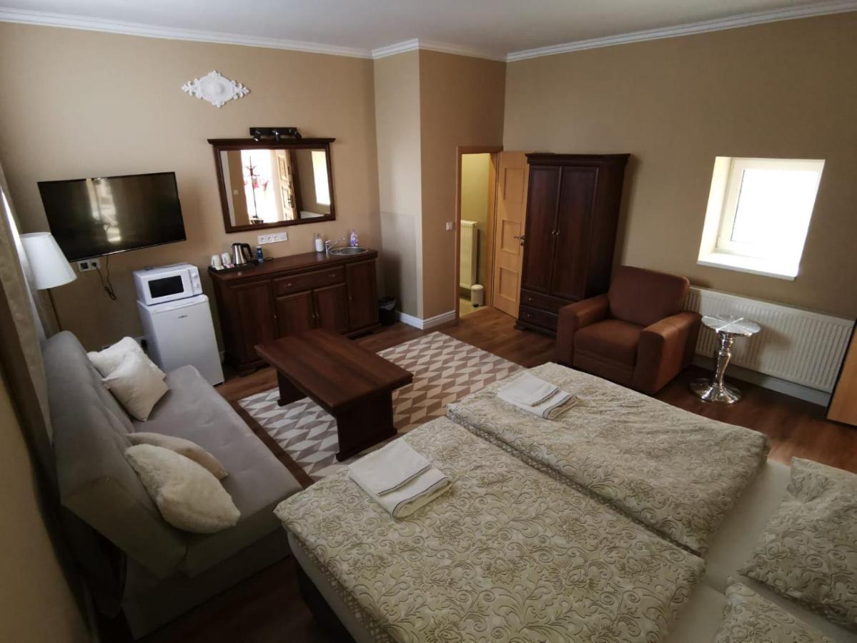 Appartement Corner House à Lučenec Extérieur photo